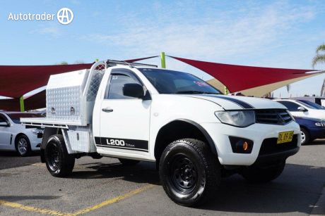 White 2010 Mitsubishi Triton Cab Chassis GLX
