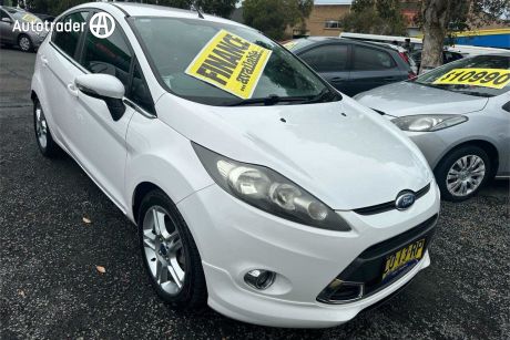 White 2013 Ford Fiesta Hatchback Zetec