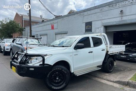 White 2016 Mitsubishi Triton Ute Tray